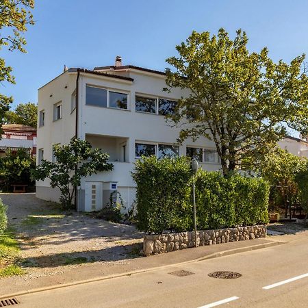 Amazing Apartment In Njivice With Kitchen 외부 사진