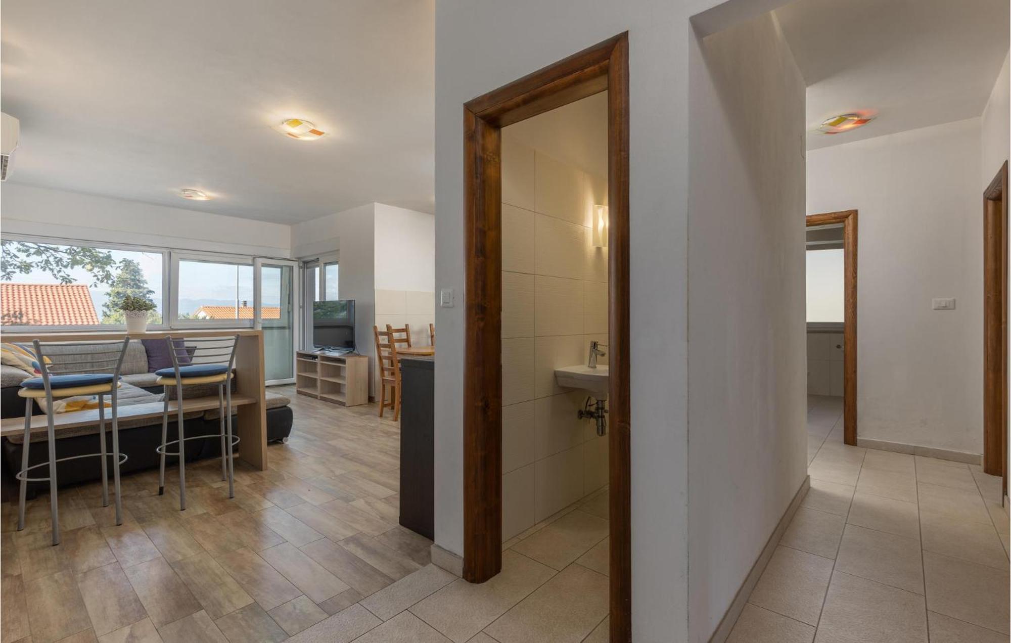 Amazing Apartment In Njivice With Kitchen 외부 사진