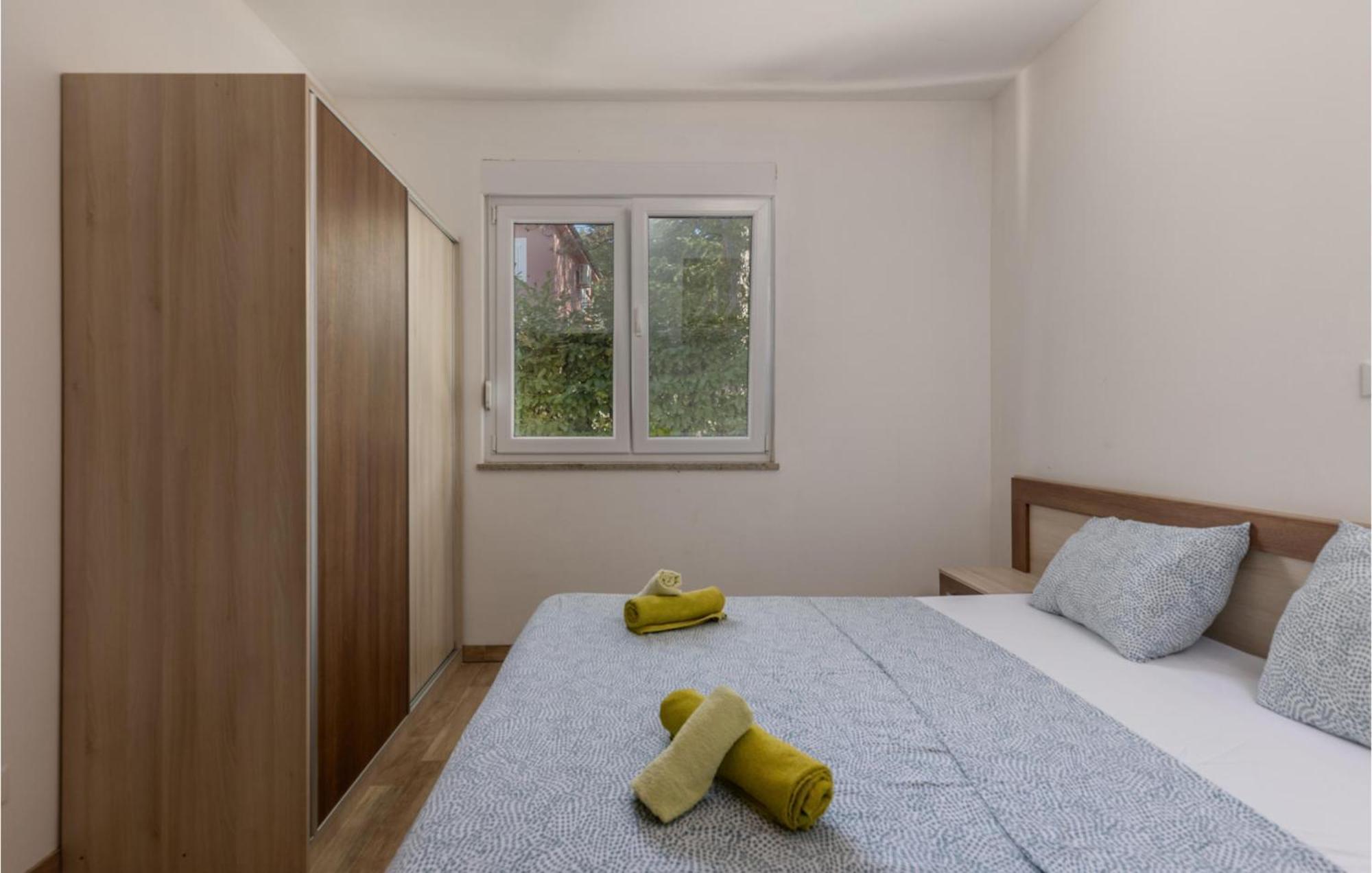 Amazing Apartment In Njivice With Kitchen 외부 사진