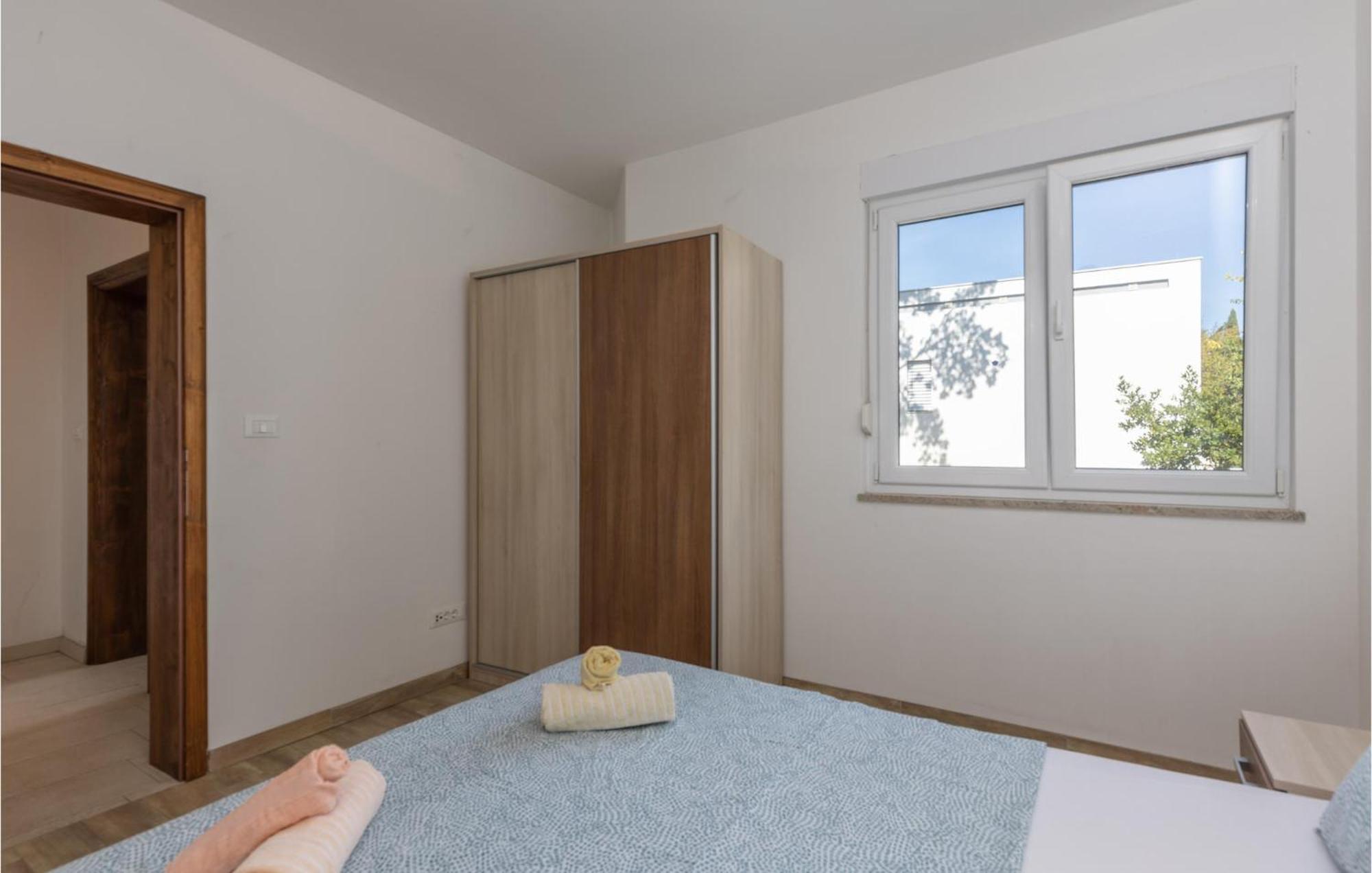 Amazing Apartment In Njivice With Kitchen 외부 사진